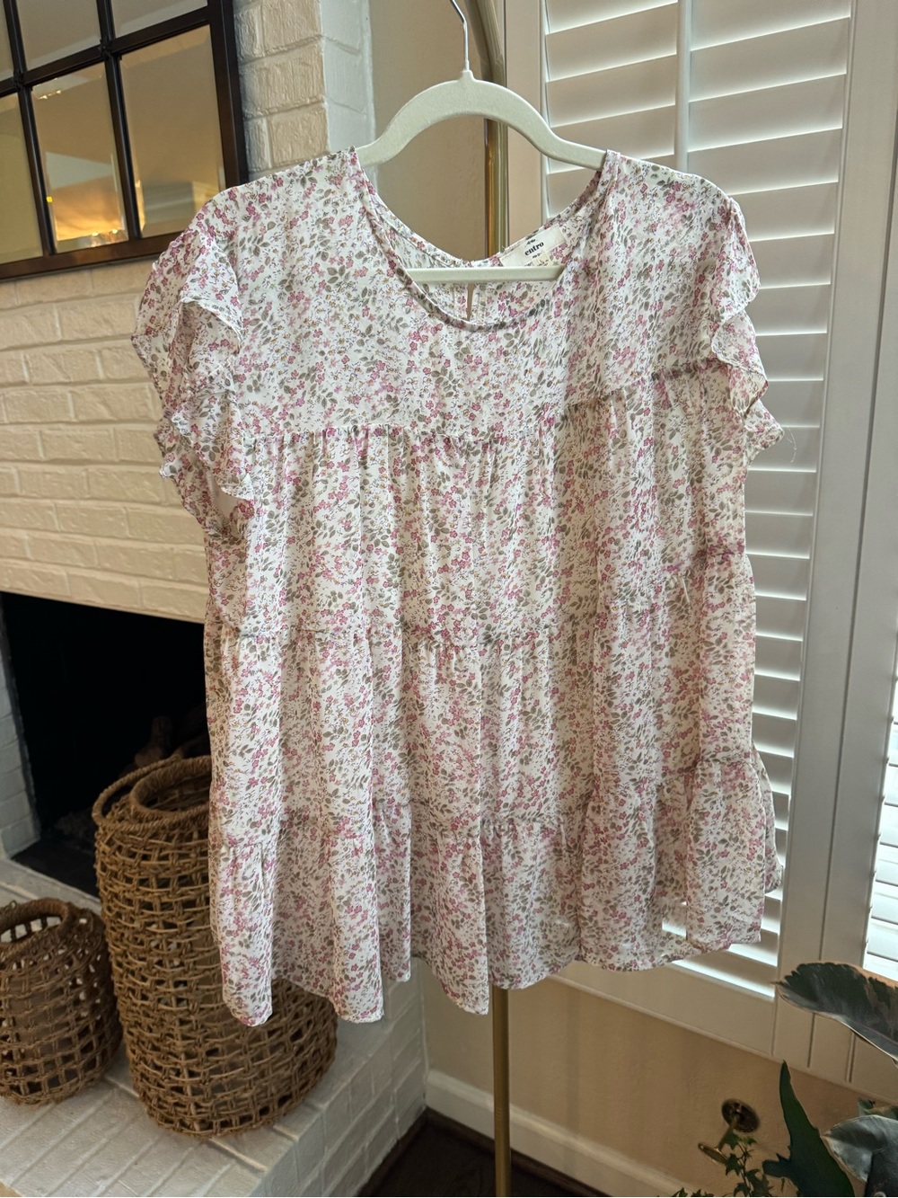 Entro Floral Print Short Sleeve Tiered Detail Blouse - Picture 2 of 4